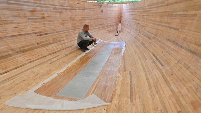 Laminating The First Layer Inside The Hull - Ep. 400 RAN Sailing смотреть онлайн