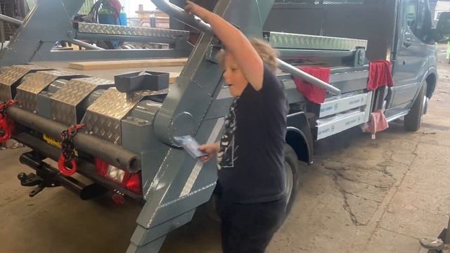 3500kg skip loader mini skip loader transits and iveco skip truck Ma смотреть онлайн