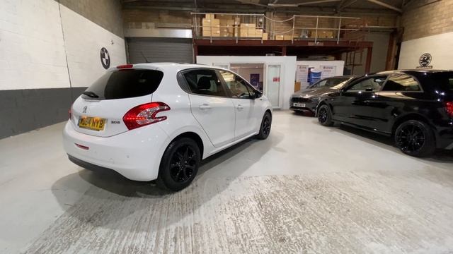 PEUGEOT 208 1.2 STYLE 5d смотреть онлайн