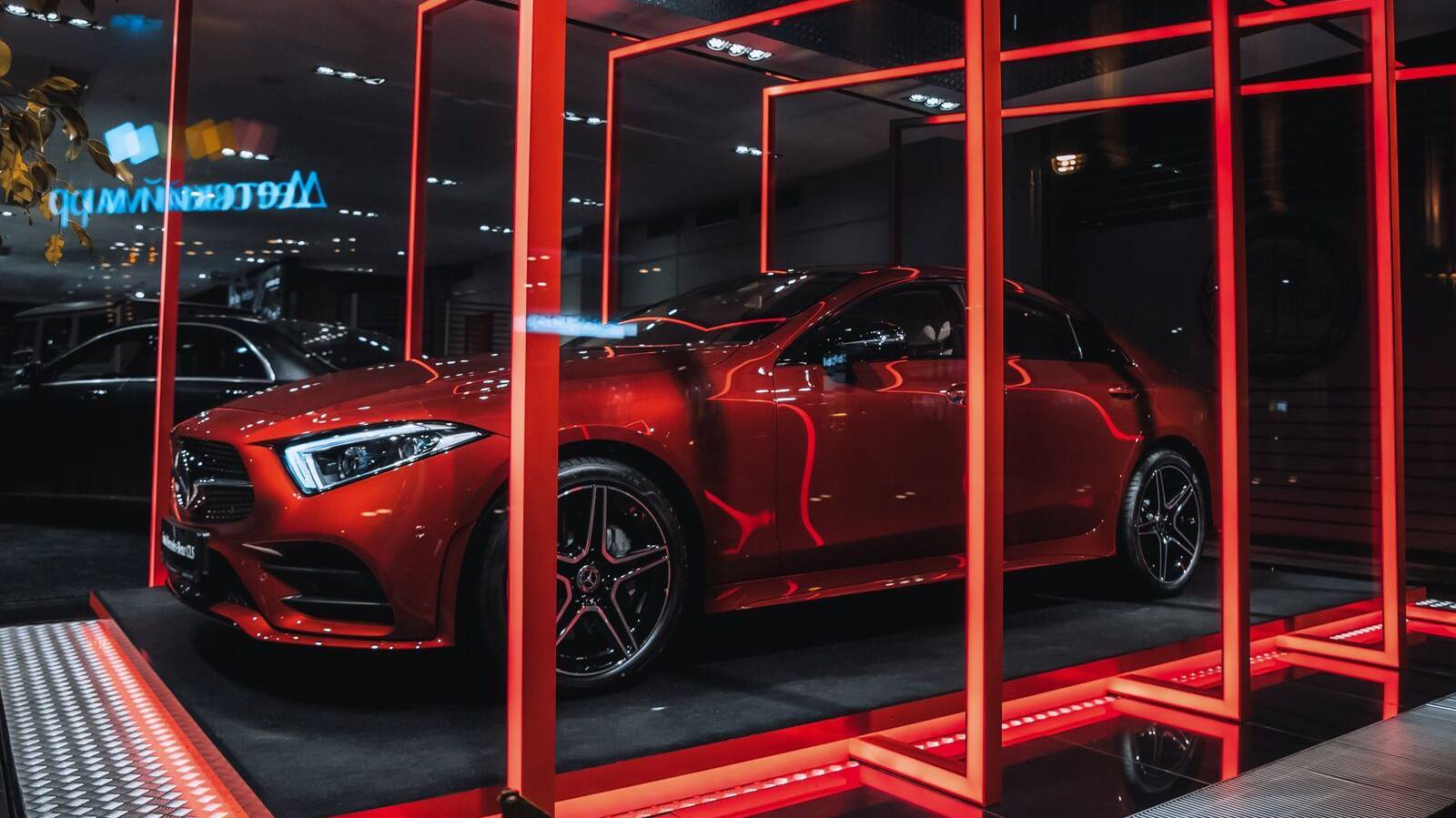 Изготовление автоподиумов_Фасад Медиа Групп смотреть онлайн