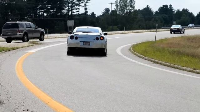 700hp Tuned Nissan GTR LOUD acceleration onto highway! HD смотреть онлайн