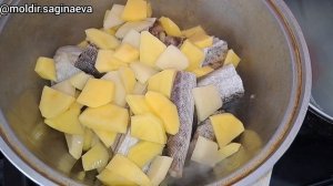 Нежный Минтай со сметанном соусе. Минтай с картошкой.