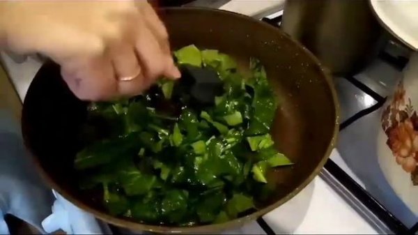 Как вкусно приготовить яичницу. С сыром и шпинатом