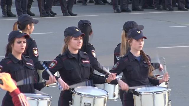 Барабанщицы МВД. Репетиция парада. Drummers смотреть онлайн
