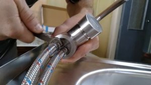 Смеситель для кухни Champion SUS-011 монтаж установка смесителя на мойку