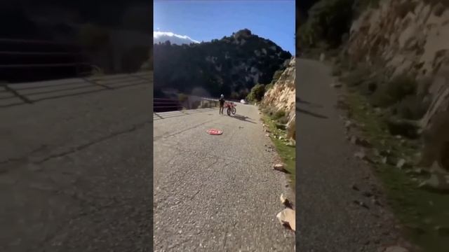 Подписывайся и готовься к порции безумия, которая взорвет твой день! 🚀 смотреть онлайн