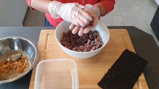 Spicy Tuna Onigiri - Cơm Nắm Cá Ngừ Cay смотреть онлайн