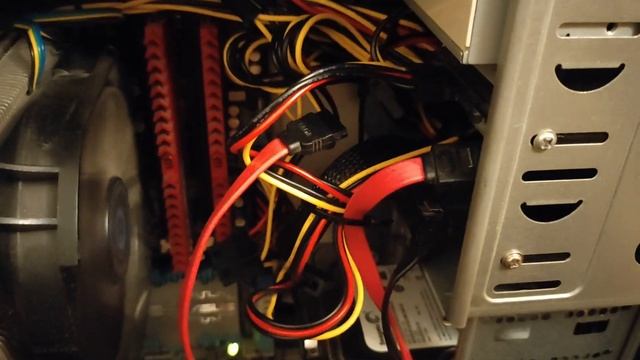 Распаковка недорогого ССД диска АМД Радеон SSD Radeon R5 240GB R5SL240G смотреть онлайн