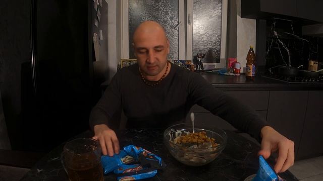 Лучший салат к пиву из селедки и сухариков смотреть онлайн