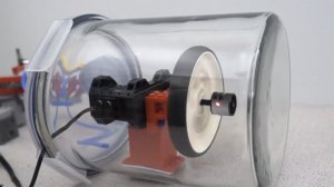 Крутятся ли колеса из Лего БЫСТРЕЕ в вакууме?