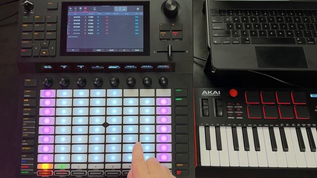 AKAI Pro Force Step Recorder Guide смотреть онлайн