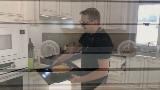Тарт со сливочно- кокосовым кремом и соленой карамелью смотреть онлайн