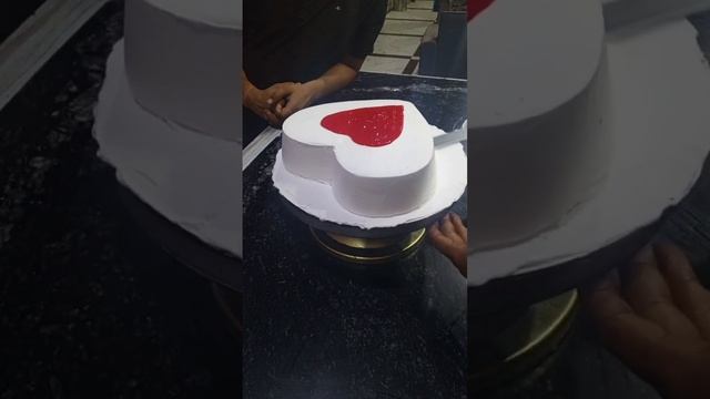 Heart shape cake anniversary new design funny beautiful #youtubeshorts #cakedecorating #shortvideo смотреть онлайн