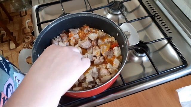 Солянка а может капуста тушёная с мясом и грибами . Первая серия . смотреть онлайн