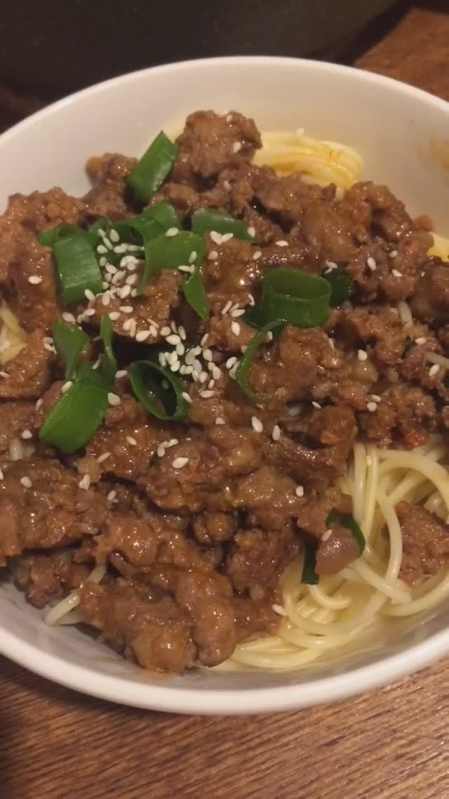 Вкуснятина из фарша в остром соусе по корейски с макаронами #shorts #рецепты #еда