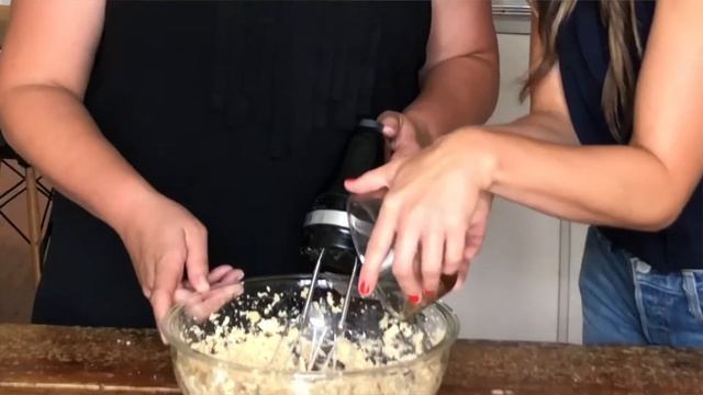 Lettuce Bake GIANT CHOCOLATE CHIP COOKIE by Baker Sisters Jean and Rachel смотреть онлайн