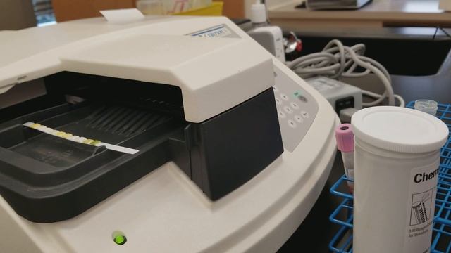 Urinalysis: Chemical analysis of 3 patient urine specimens смотреть онлайн