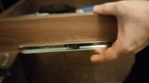 Не вынимается ящик как снять и выдвинуть ящики с направляющих ?