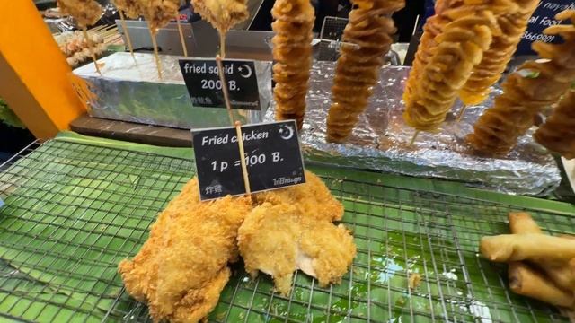 [4KTH] Street Food in Bangkok, Thailand. Best Stalls of Central World Square смотреть онлайн