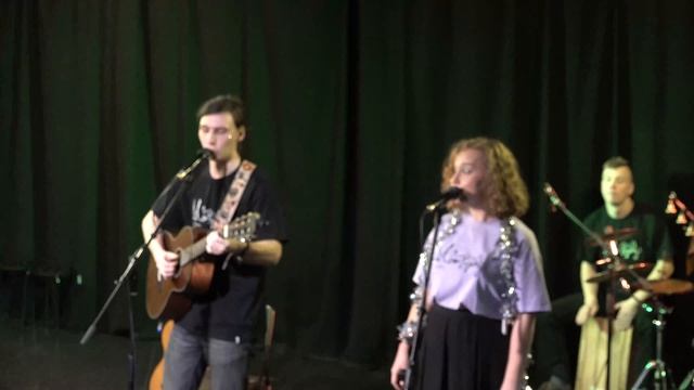 Ксюша Кузнецова и Андрей Казарин - Электричка до Москвы (И. Малыгин) смотреть онлайн