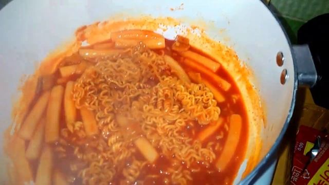 Rabokki (Ramen+Tteokbokki) Korean rice cake | How to tolerate spiciness? смотреть онлайн