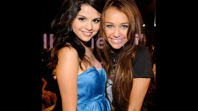 Miley With Selena!!!!! @ TCA 09