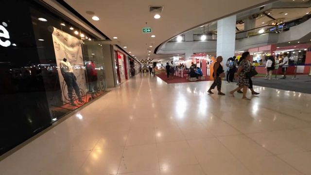 It's Getting Cold In Udon Thani, Thailand! Lets Go To Central Plaza & Buy Some Warmer Clothes... смотреть онлайн