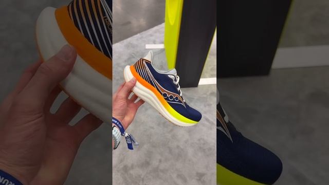 Спортивная модель Saucony Triumph 23 смотреть онлайн