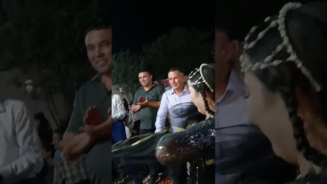 Nargiza Azimova. Tuyda raqqosalar bilan Yigitlar raqsda Maza qilib o'ynashdi смотреть онлайн