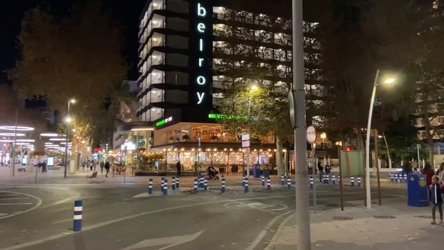 Benidorm Mediterranean Avenue: Which Hotels are OPEN? #benidorm смотреть онлайн