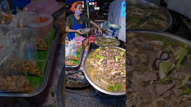 Tom Yam Beef Soup - Thailand Street food 2022 смотреть онлайн