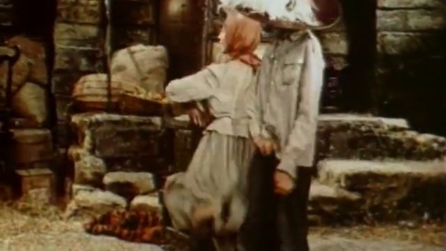 Цыплёнок жареный... Так вот откуда я знаю эту песню.