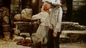 Цыплёнок жареный... Так вот откуда я знаю эту песню.