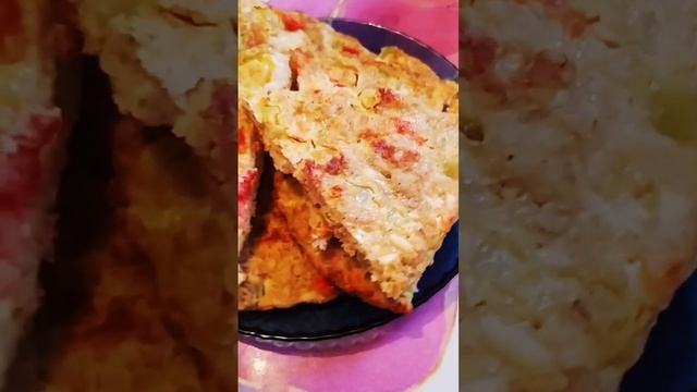 Пирог овсяных хлопьев на сковороде.. Полный рецепт на нашем Ютуб канале.ВКУСНИЯТИНА. смотреть онлайн