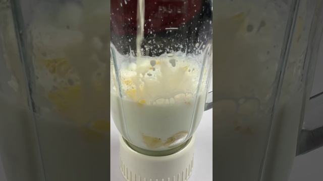 Creamy Banana & Apple Milkshake | ASMR Bliss | Healthy & Delicious Drink! #shorts смотреть онлайн