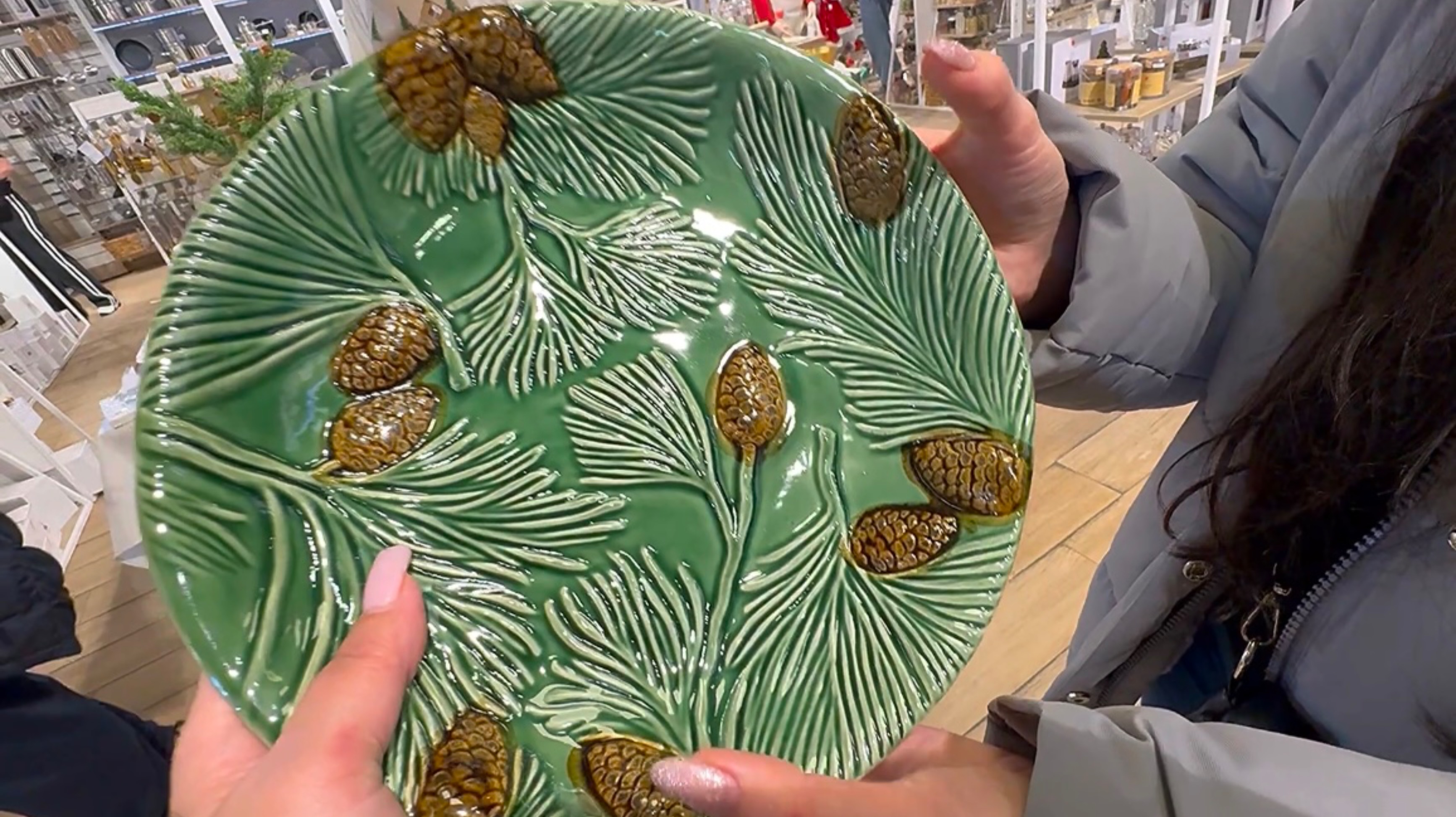 Приехали в Мегамаг, зашли в Kuchenland и остались в восторге от красоты! 🩷 Горы шикарной посуды смотреть онлайн