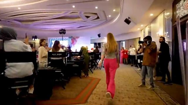 Alix Avien Paris Instagram: @alixavienparis смотреть онлайн