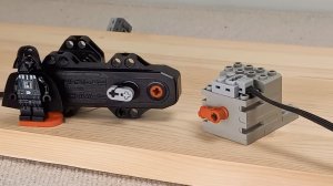 Имперский марш на моторах из Лего.