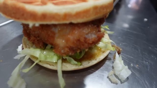 DES GAUFRES de COMPÈT' dans le 93 + la STAR du KEBAB revient ! смотреть онлайн