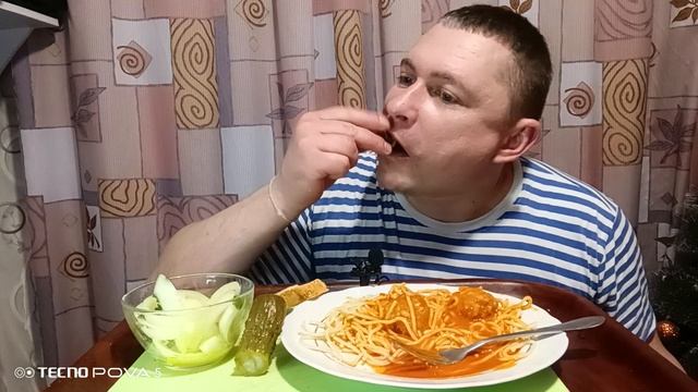 мукбанг/обжор/спагетти с тефтелями/ смотреть онлайн