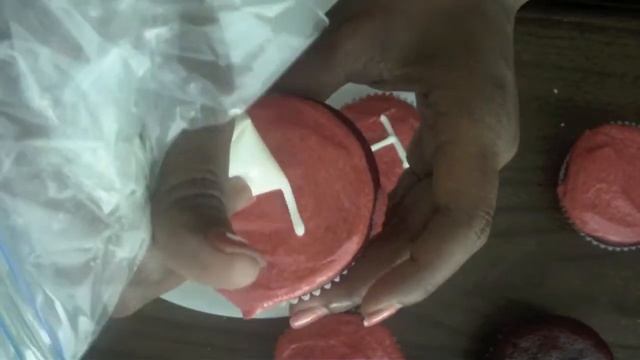 CTFxC Wedding Cake - Charles and Alli RED VELVET CUPCAKES смотреть онлайн