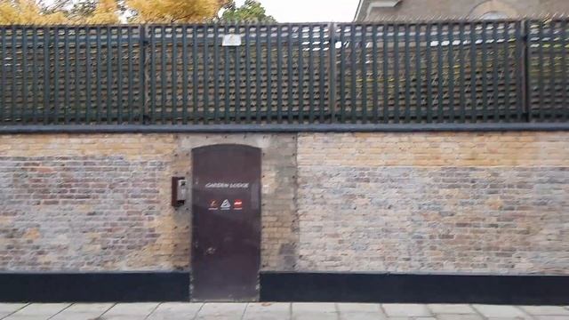 A walk to Freddie Mercury's final home Garden Lodge Kensington London | RIP Legend смотреть онлайн