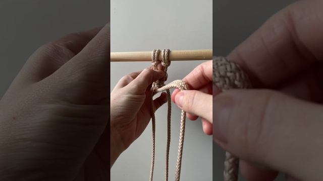 Узор «шишка», «ягодка» или «бугорок» в макраме #макраме #macrame #мастерклассмакраме #урокимакраме смотреть онлайн