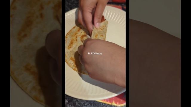 Sweet Chilli and Onion Seekh Kebab Paratha Roll. #shorts #viral #rsdelicacy #homemade #food #yummy смотреть онлайн