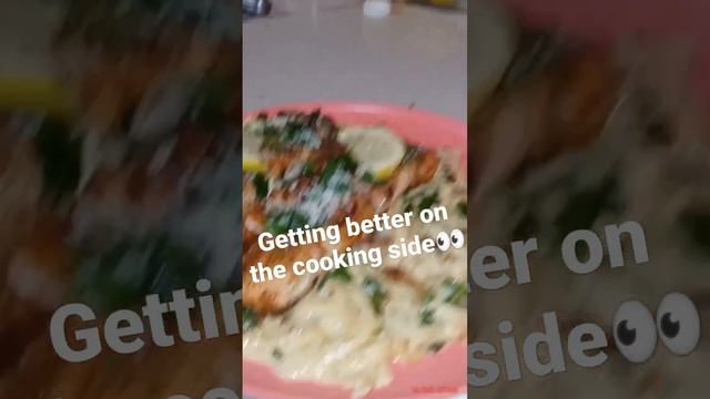 Creamy Salmon Pasta😋 #Salmon #pasta #cream #Creamy #spinach #onion #garlic #shorts #explore #share смотреть онлайн