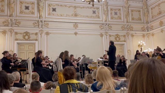 Новогодний концерт 04.01.2025 Молодежный оркестр «Васильевский остров» Дирижер С.Ефаев смотреть онлайн