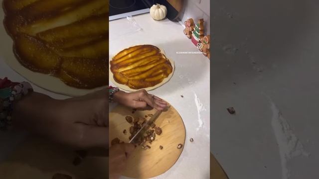 Pumpkin chocolate roll! #baking #chocolatedessert #trending #shorts смотреть онлайн
