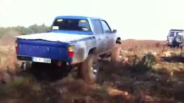 Toyota HiLux 2.2 смотреть онлайн