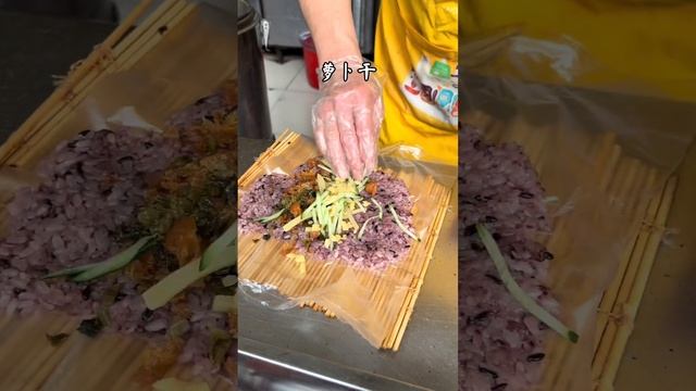 路边小摊粢饭团5元一个 糯叽叽的！是小时候的味道！！#温州美食 #粢饭团 #特色小吃 #路边摊 #抖音美食推荐官 #民间传统美食 #街头美食 #记录真实生活 @DOU+小助手 #路边摊美味 #foo смотреть онлайн