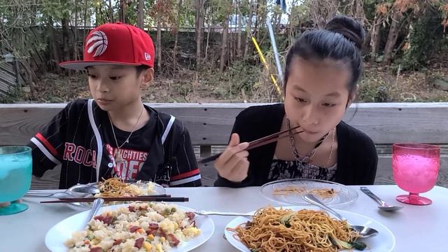 Last Summer Day Hiking Trail and Mukbang Noodles with Fried Rice смотреть онлайн